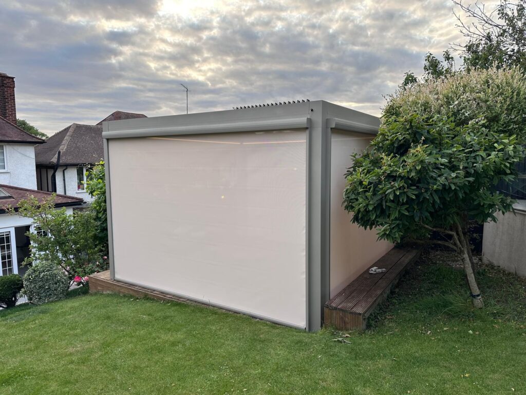 Pergola bioclimatique fermeture